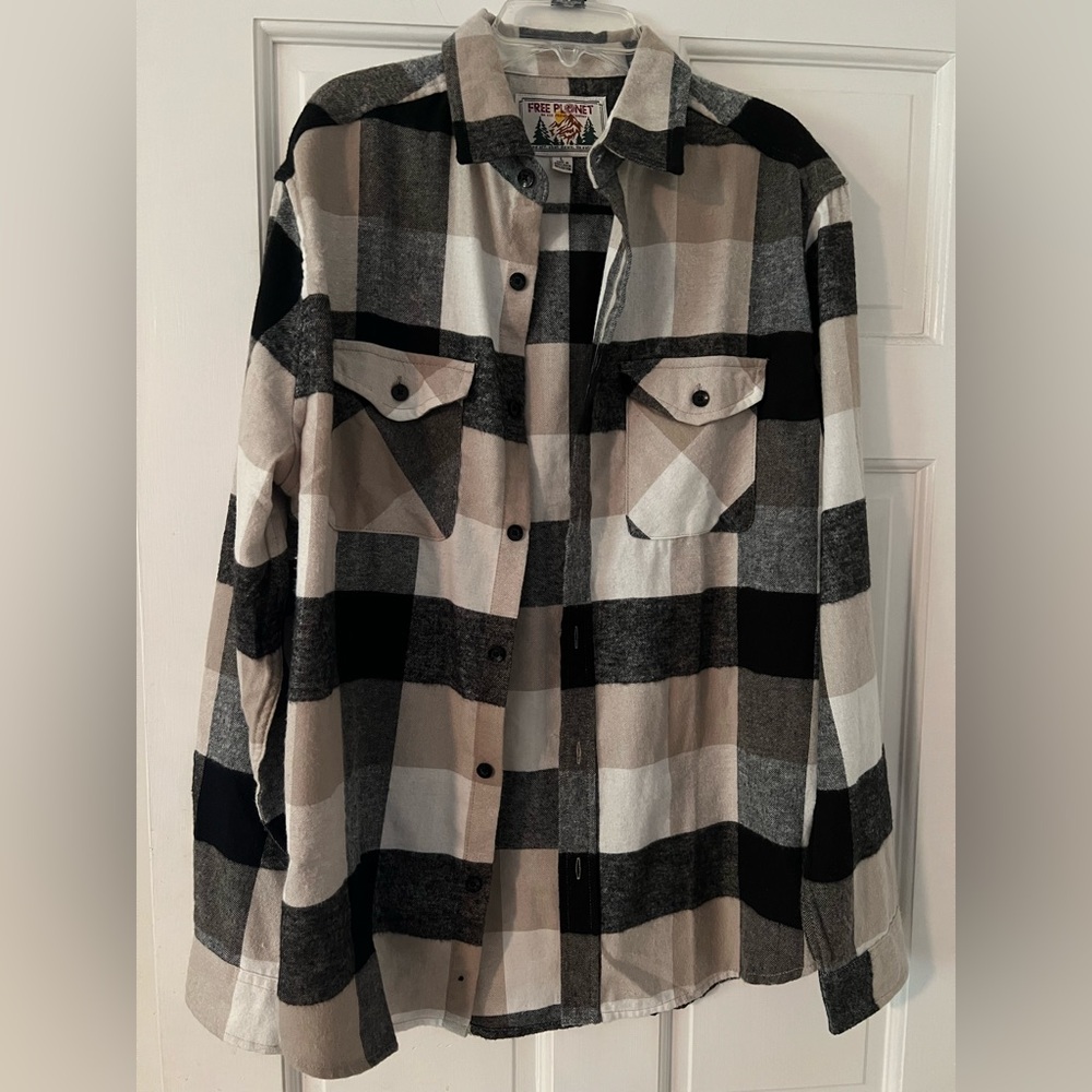 Free plant flannel size large white, black, tan